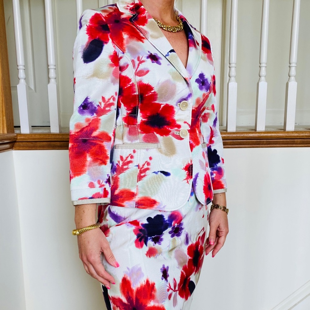 Elie Tahari Skirt Suit size 0